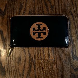 🎉HP🎉Tory Burch Black & Camel Patent Wallet